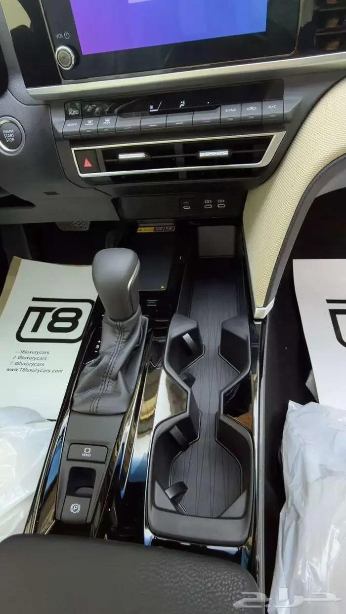 interior frontLeft