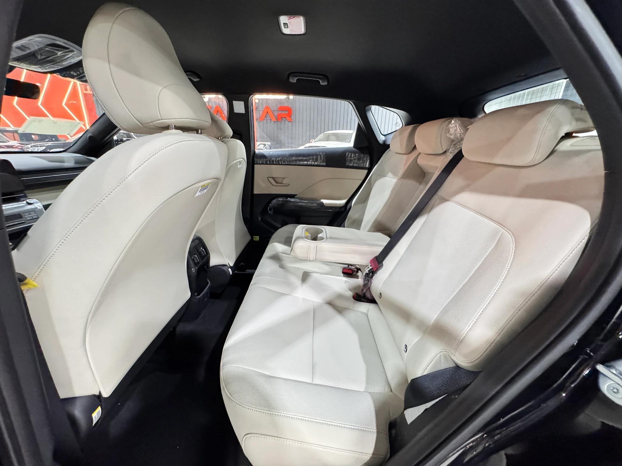interior frontLeft