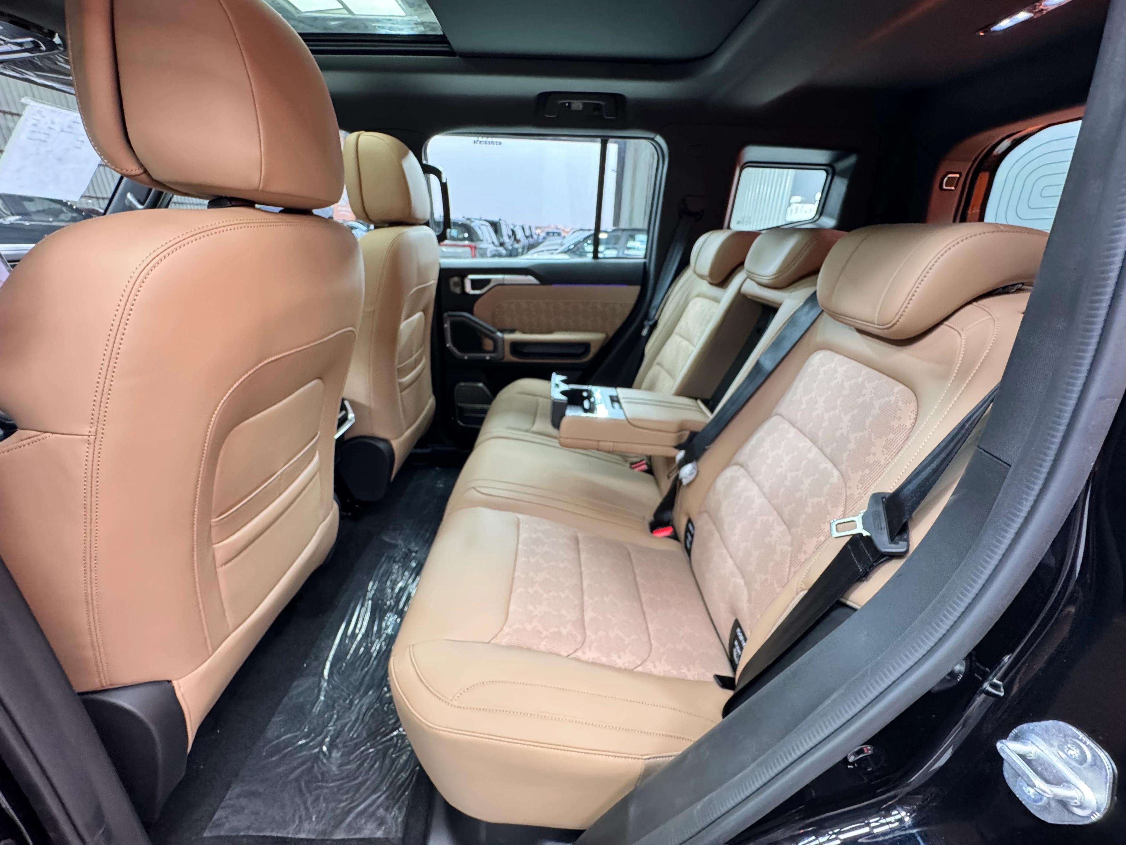 interior frontLeft