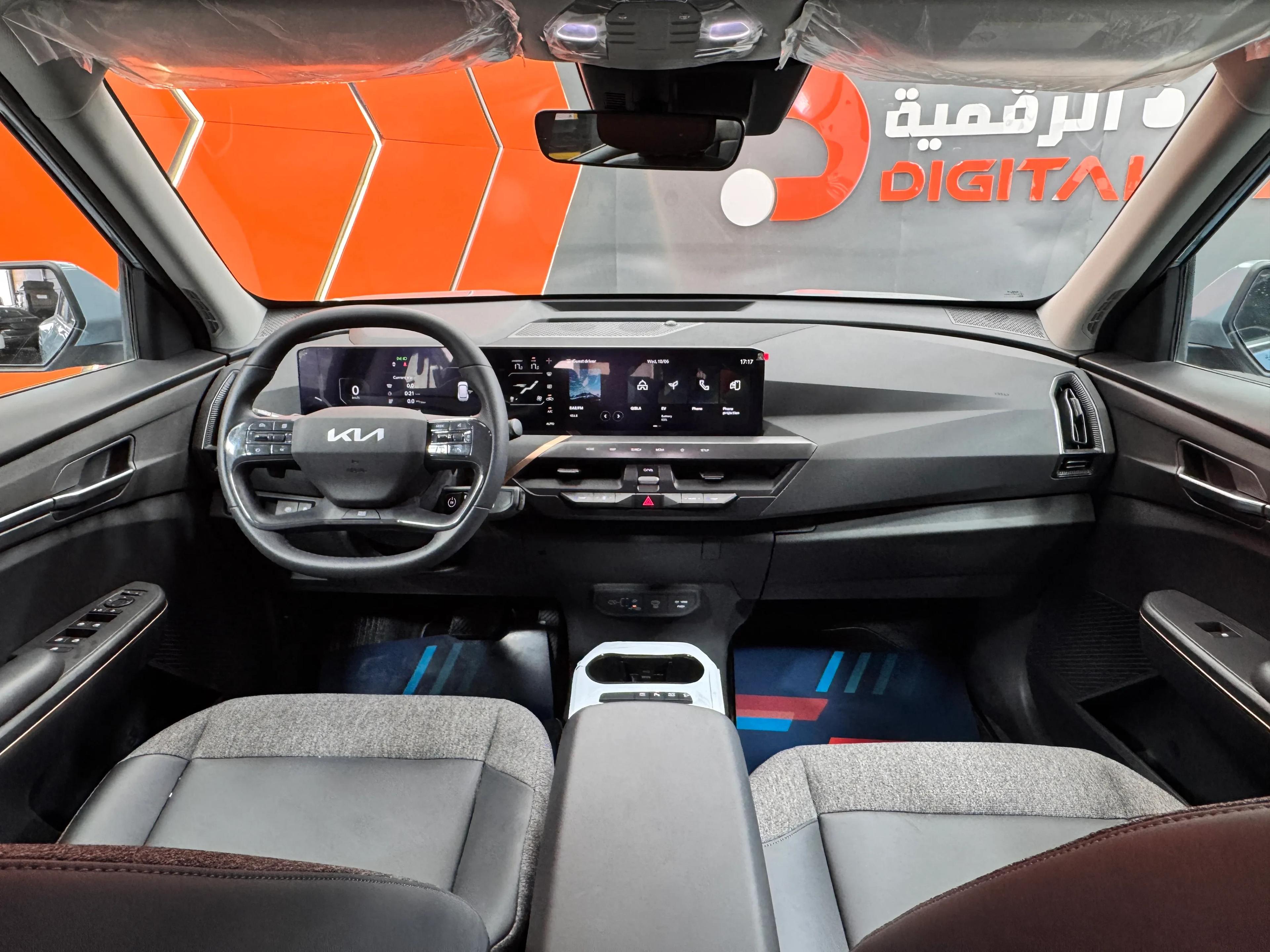 interior frontLeft