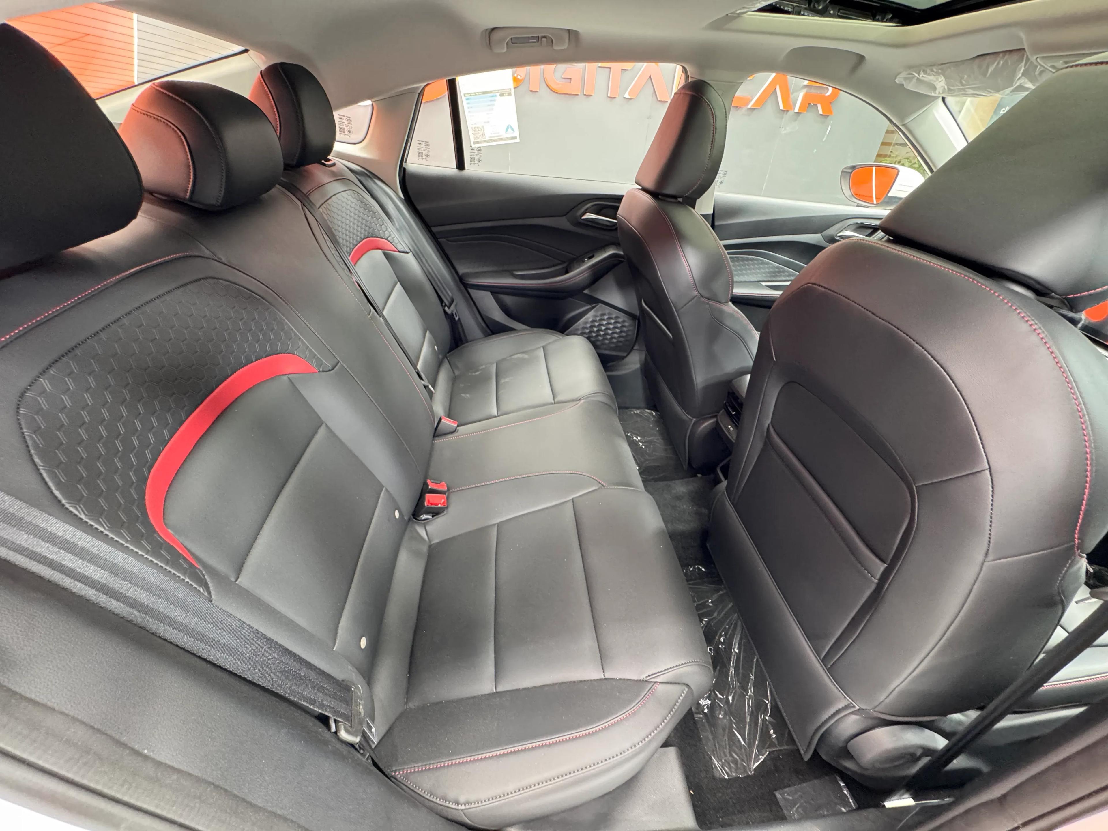 interior frontLeft