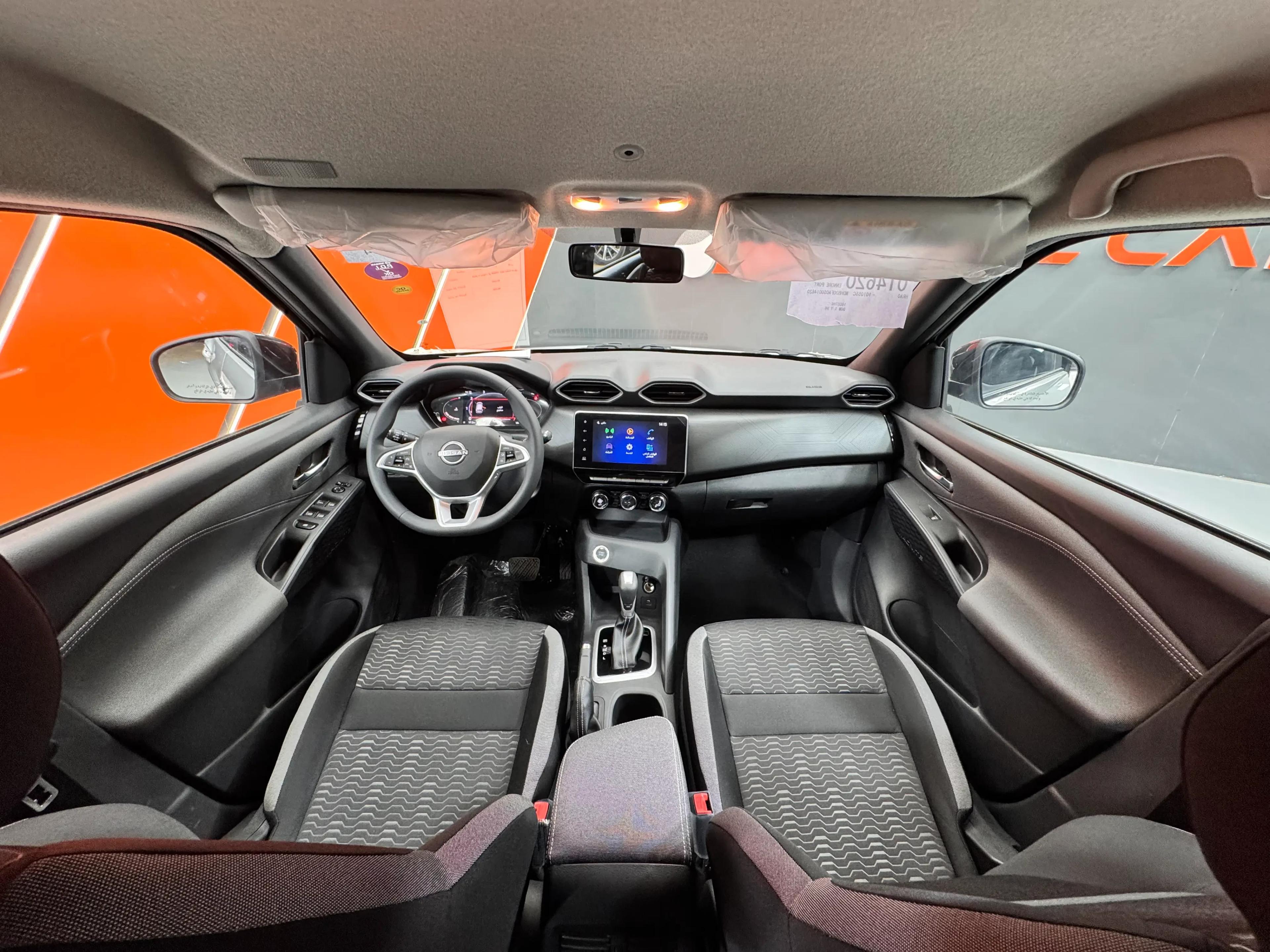 interior frontLeft