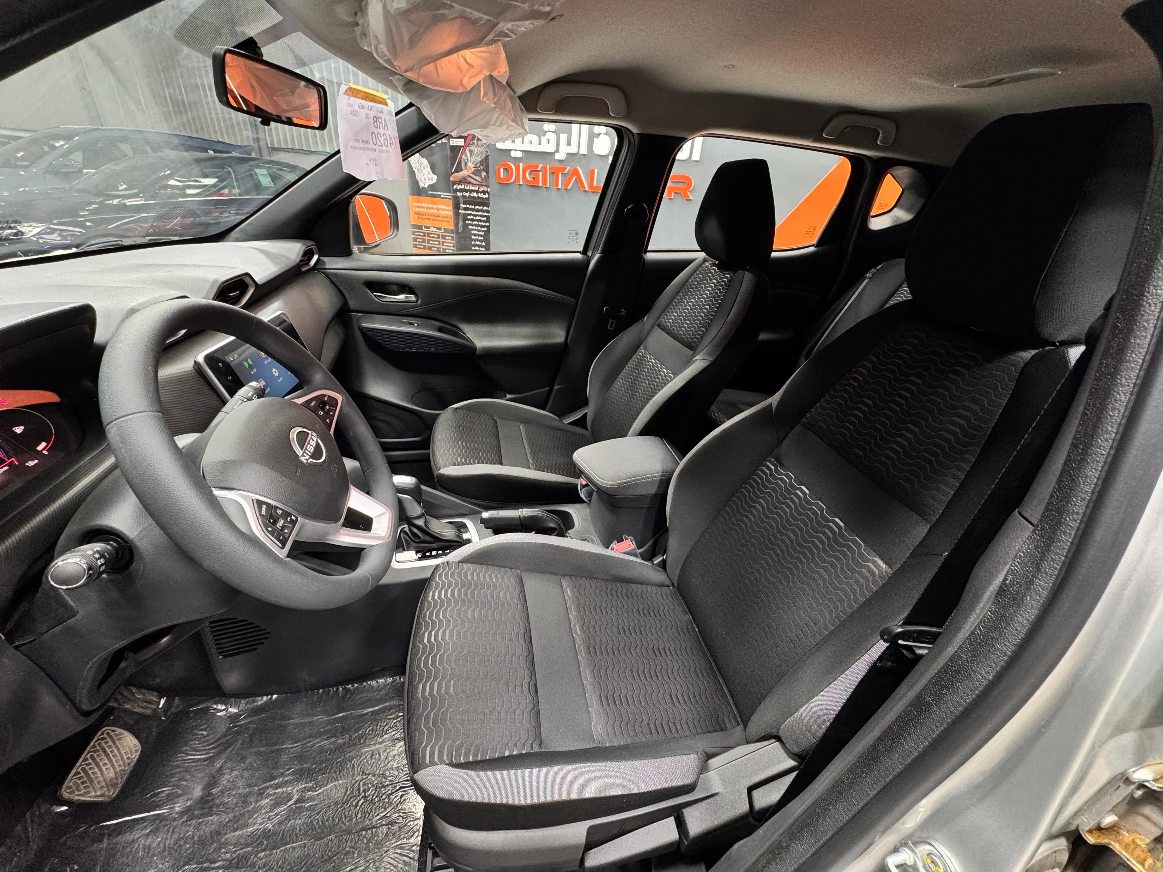 interior frontLeft